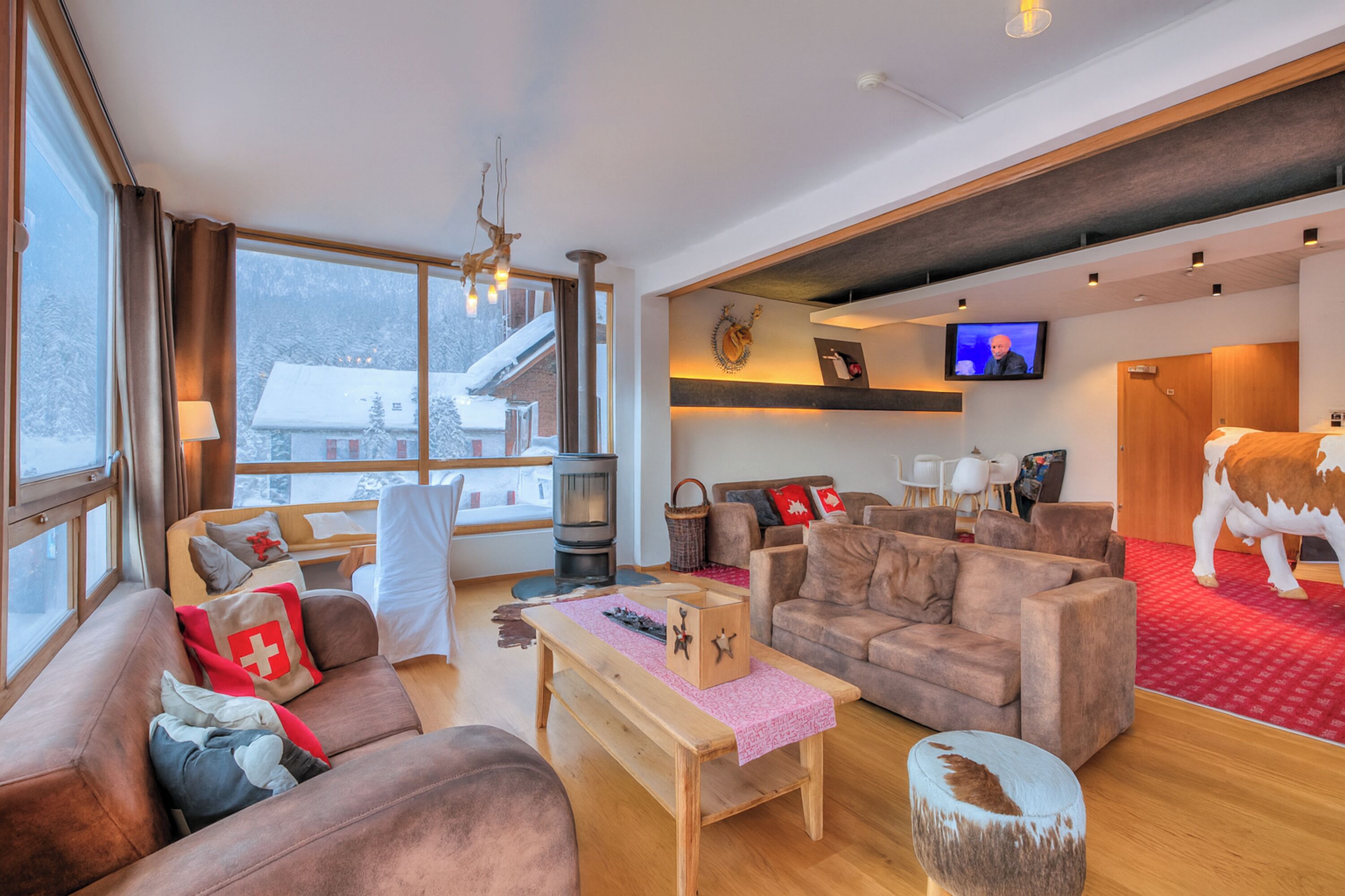 Perhestudio, vuoristonäköala (Grand Family Loft & Balcony Ski) | Oleskelualue | 32–tuumainen taulutelevisio, jossa kaapelikanavat