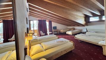 家庭开间, 山景 (Grand Family Lofts With Balcony) | 免费 WiFi、床单