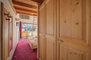 Familie-studiolejlighed - bjergudsigt (Grand Family Loft & Balcony Ski) | Gratis Wi-Fi, sengetøj