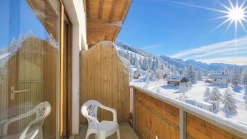 Family Studio, Mountain View (Grand Family Loft & Balcony Ski) | Balcony