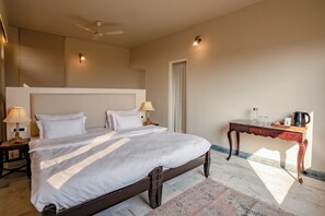 华丽双人房, 泳池景观 | 办公桌、笔记本电脑工作区、免费 WiFi