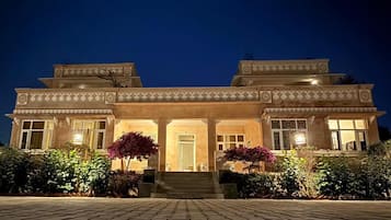 Fachada de la propiedad