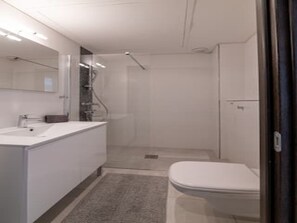Bathroom - Luxury Apartment in Juan les Pins (Antibes)