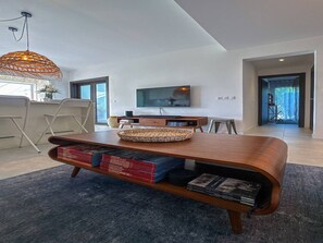 Apartment | Dining - Luxury Apartment in Juan les Pins (Antibes)