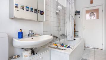 Bruser, hårtørrer, håndklæder