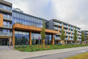 Exterior - Pileckiego 59 | Warszawa | Bright Apartment | Desk and Spacious Balcony (Warszawa)