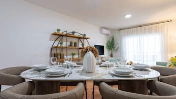 Appartement (3 Bedrooms) | Dineren in de kamer