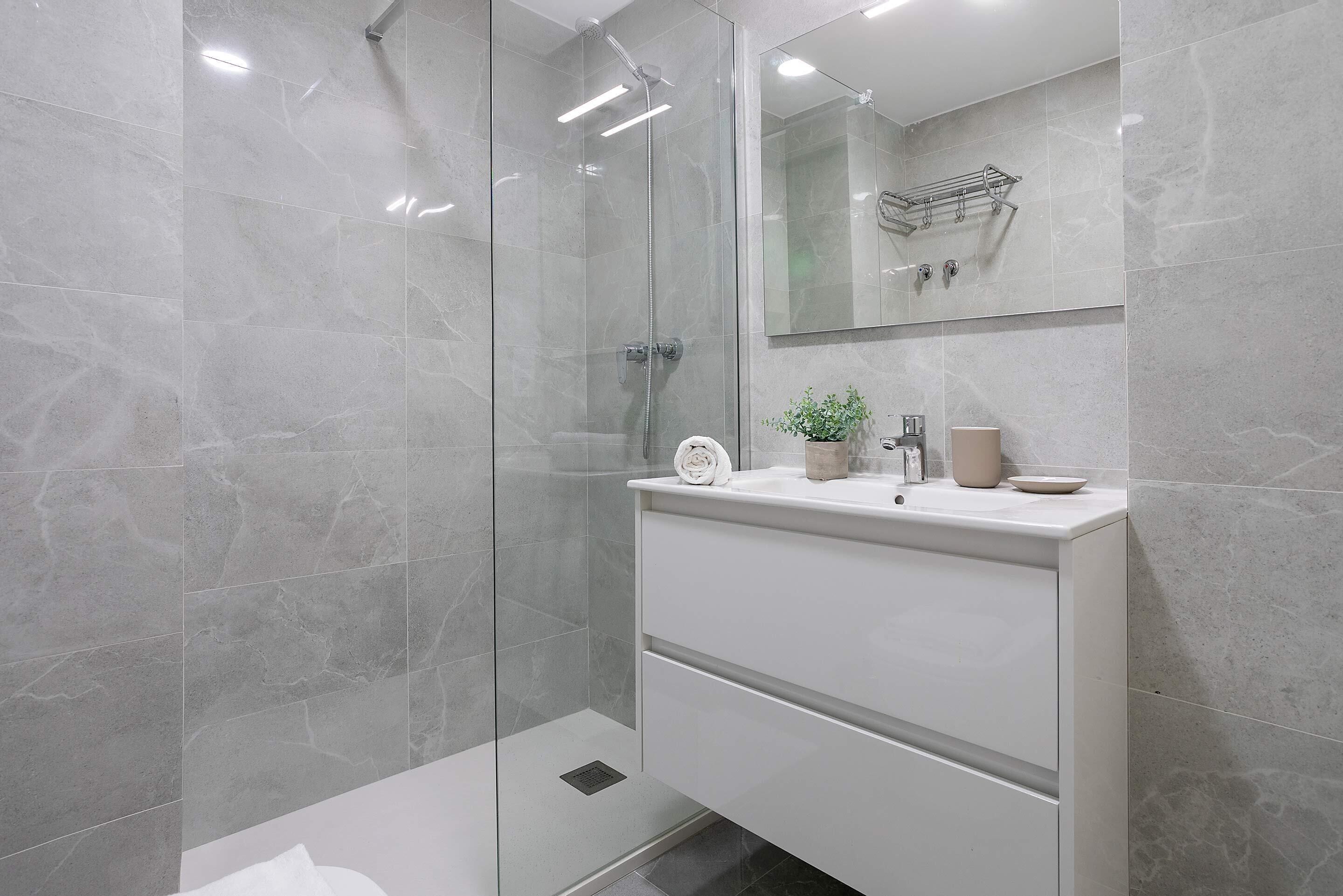 公寓 (3 Bedrooms) | 浴室 | 淋浴設備、免費梳洗用品、風筒、提供毛巾