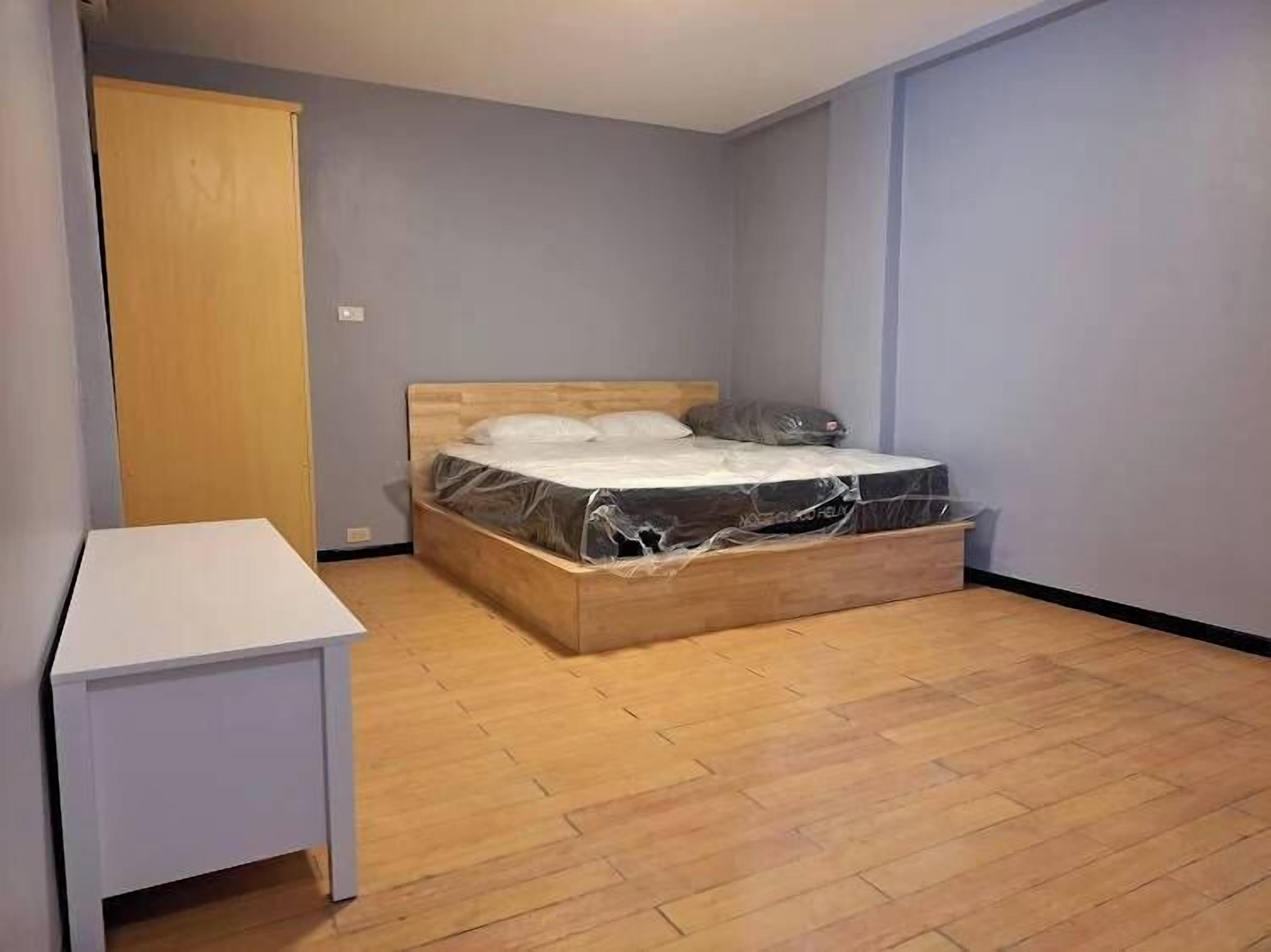 โต๊ะทำงาน, พื้นที่ทำงานแบบใช้แล็ปท็อป, Wi-Fi ฟรี