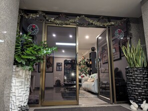 ฝ่ายต้อนรับ