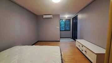 Escrivaninha, espaço de trabalho para notebook, Wi-Fi de cortesia