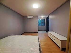 Escrivaninha, espaço de trabalho para notebook, Wi-Fi de cortesia