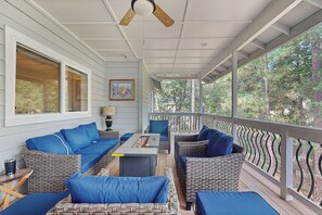 Property grounds - Games, Covered Deck: Family Home 28 Mi to Yosemite (Groveland)