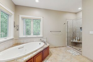 Hair dryer, towels - Games, Covered Deck: Family Home 28 Mi to Yosemite (Groveland)