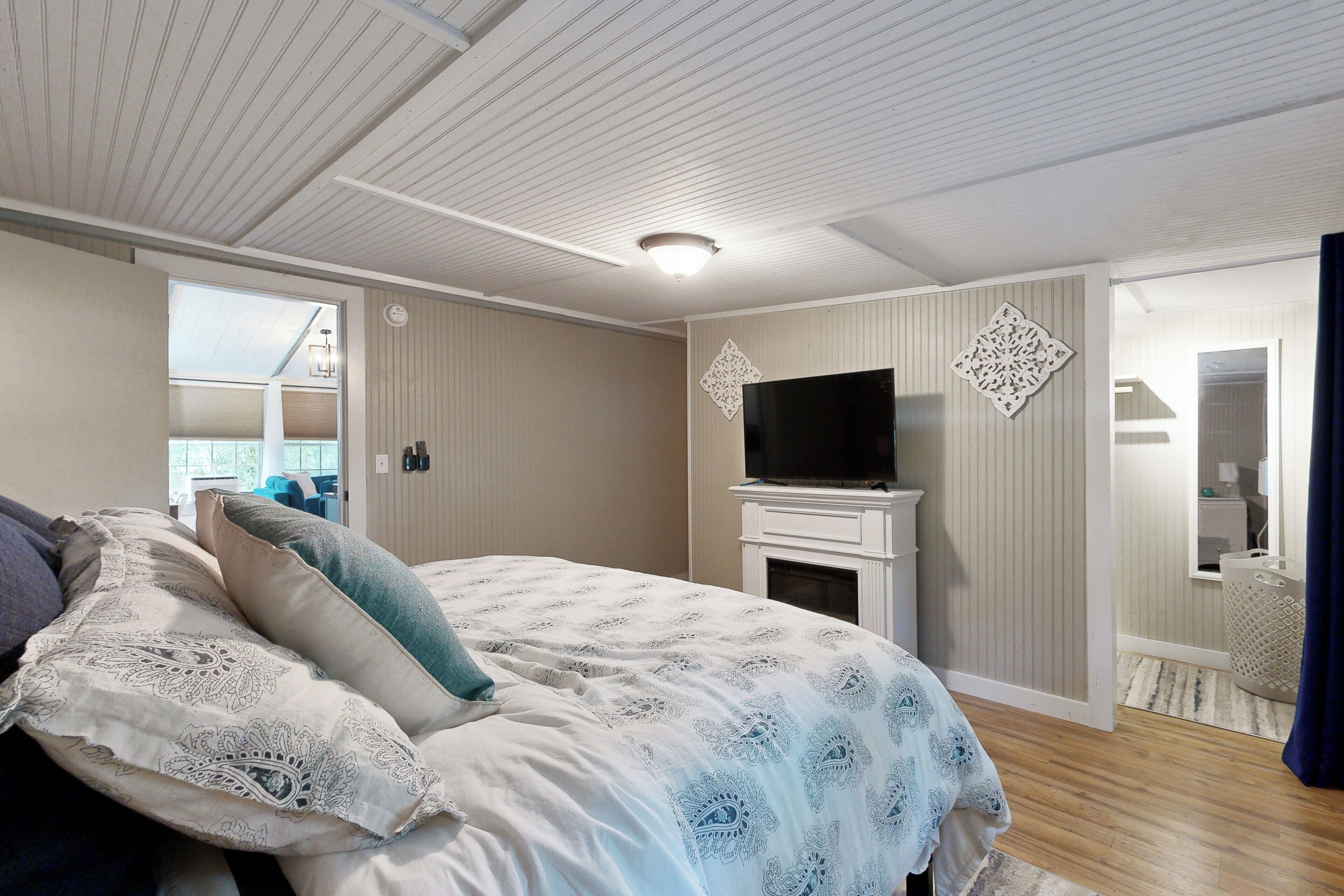 2 habitaciones, cuna de viaje, internet y ropa de cama 