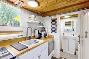 Refrigerador, microondas, parrilla de estufa y lavavajillas 