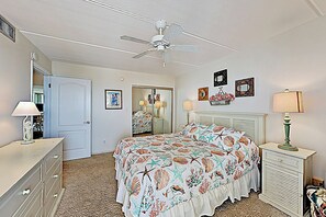 2 bedrooms, iron/ironing board, Internet, bed sheets - Shorefront Resort Retreat: Suntide III - Unit 1002 (South Padre Island)