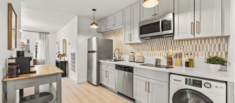 Elegant 3BR Retreat in Midtown’s Victorian Haven
