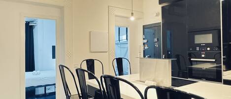 Frigorifero, microonde, forno, lavastoviglie