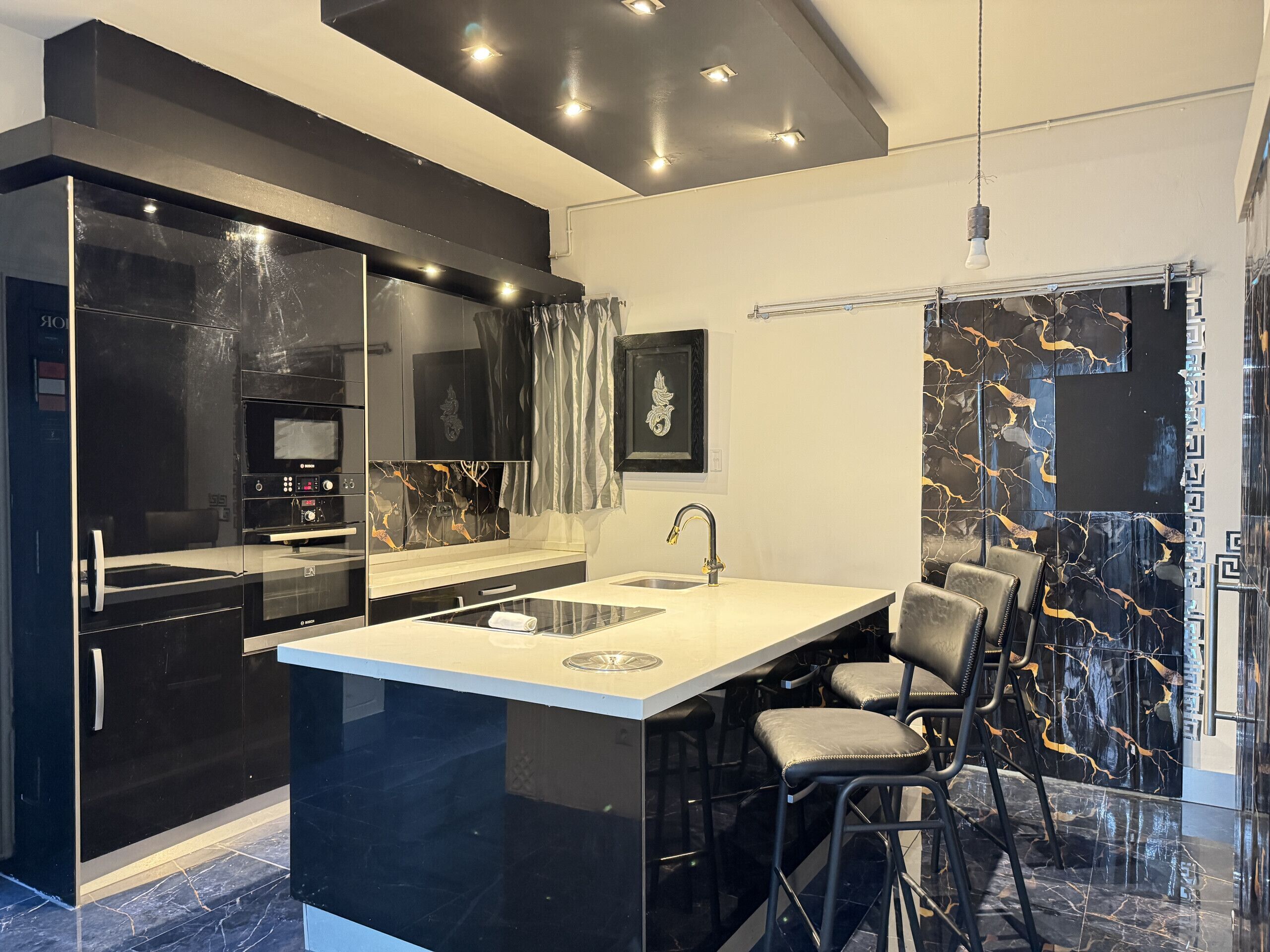 雪櫃、微波爐、焗爐、洗碗機