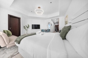 Tabla de planchar con plancha, wifi y ropa de cama 