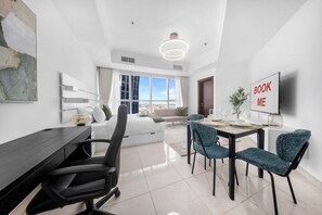 Dining - Free housekeeping visits during your stay - StayShort - Studio Sleeps 3 in Business Bay with Canal Views (Business Bay)
