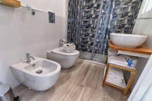 Bathroom - Apartment with terrace, a stone's throw from the sea, ideal for families (Capo d'Orlando)