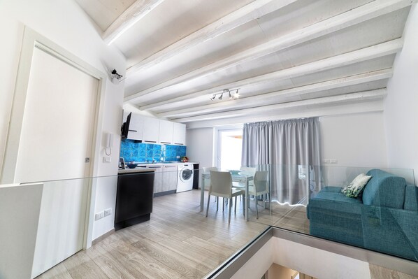 Interior - Apartment with terrace, a stone's throw from the sea, ideal for families (Capo d'Orlando)