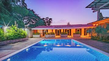 Kolam renang outdoor