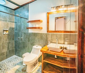 Superior Quadruple Room | Bathroom