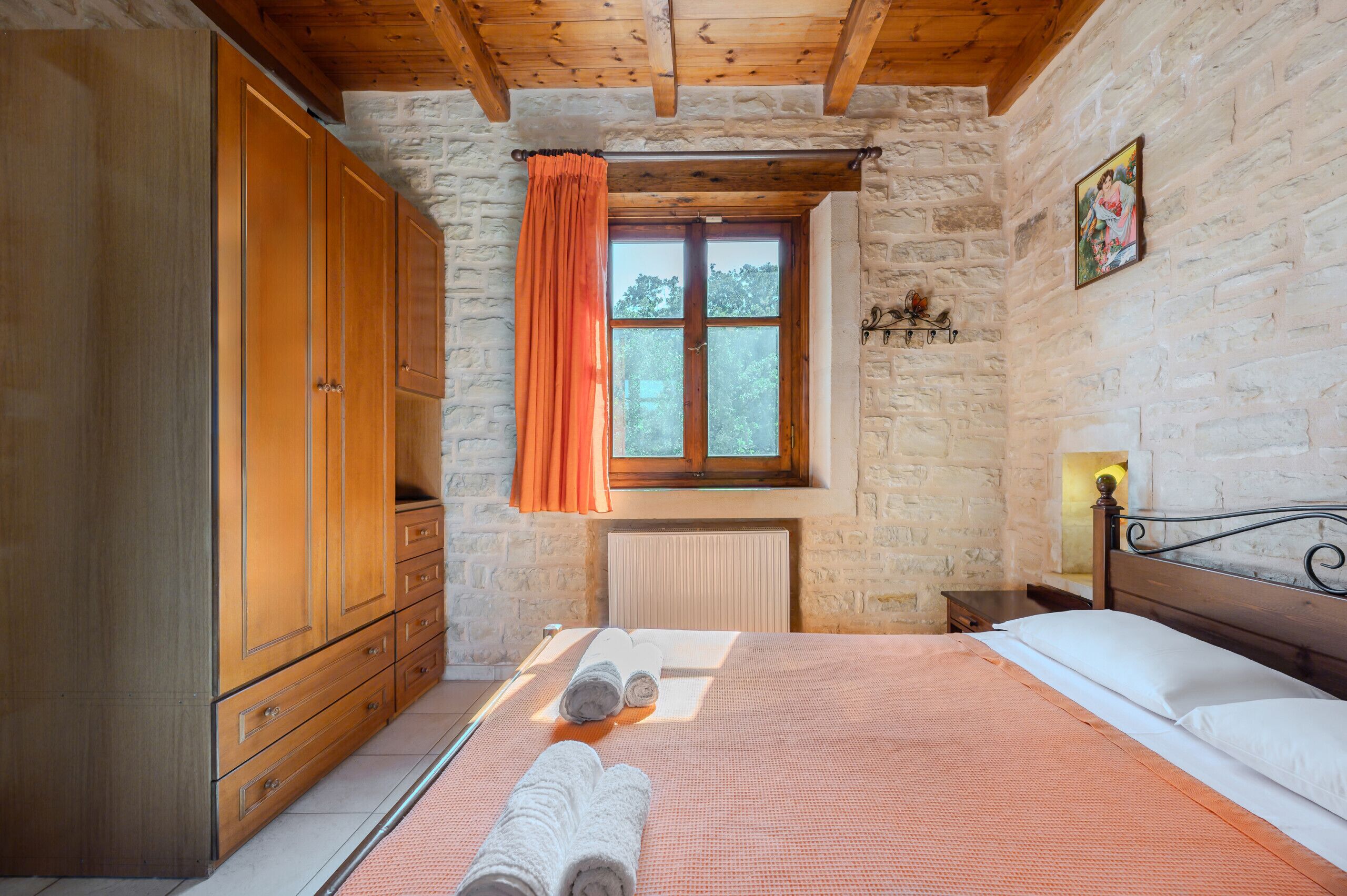 3 chambres, lit de bébé (gratuit), literie fournie