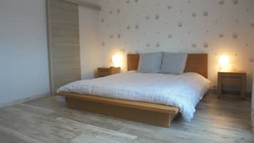 Fer et planche à repasser, lit parapluie, Wi-Fi gratuit, draps fournis