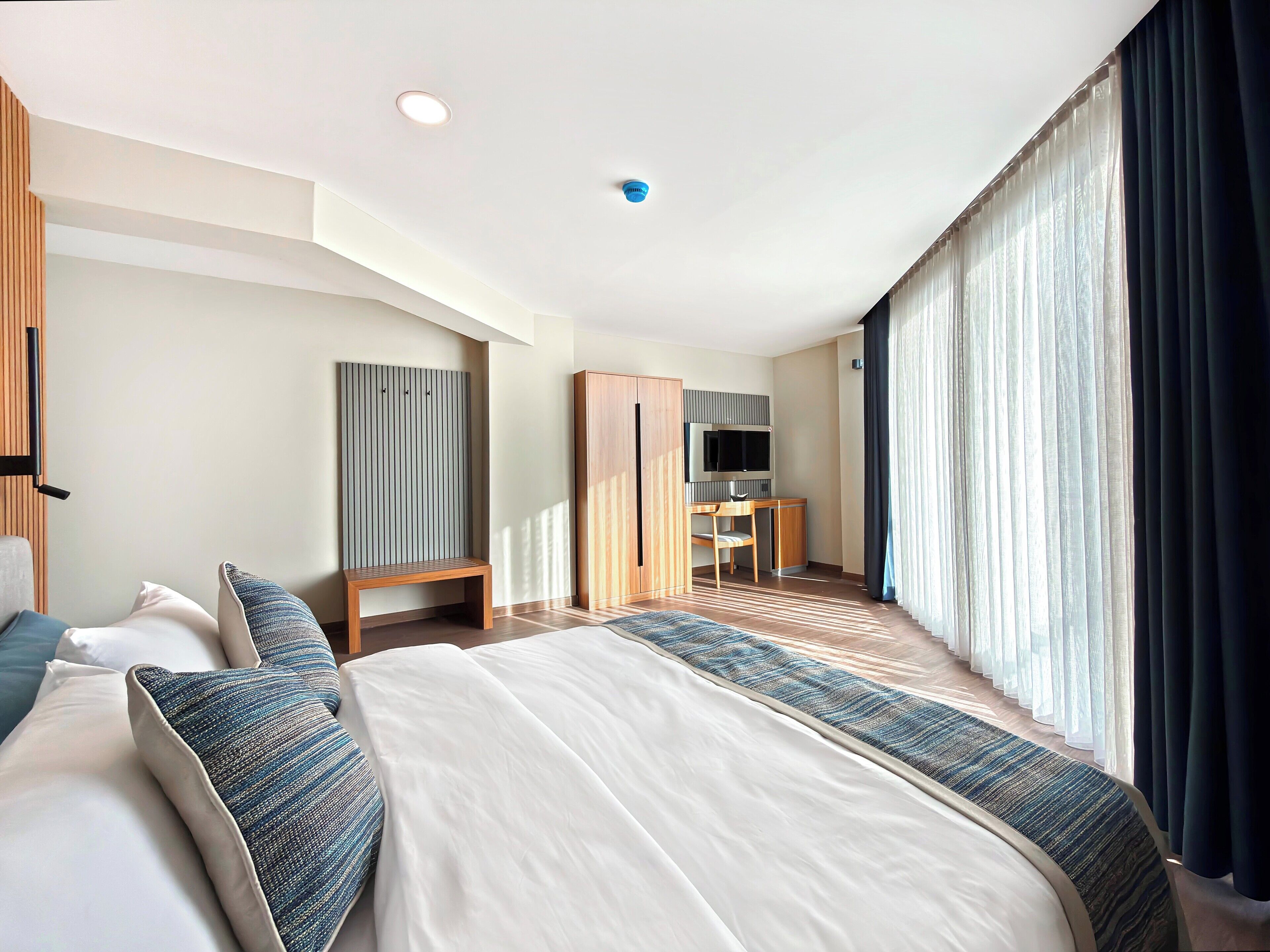 Senior Room, 1 King Bed, Balcony, Sea View | Laptop workspace, free WiFi