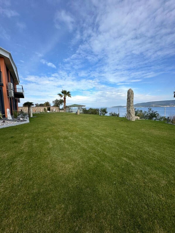 Vista frontal de la propiedad