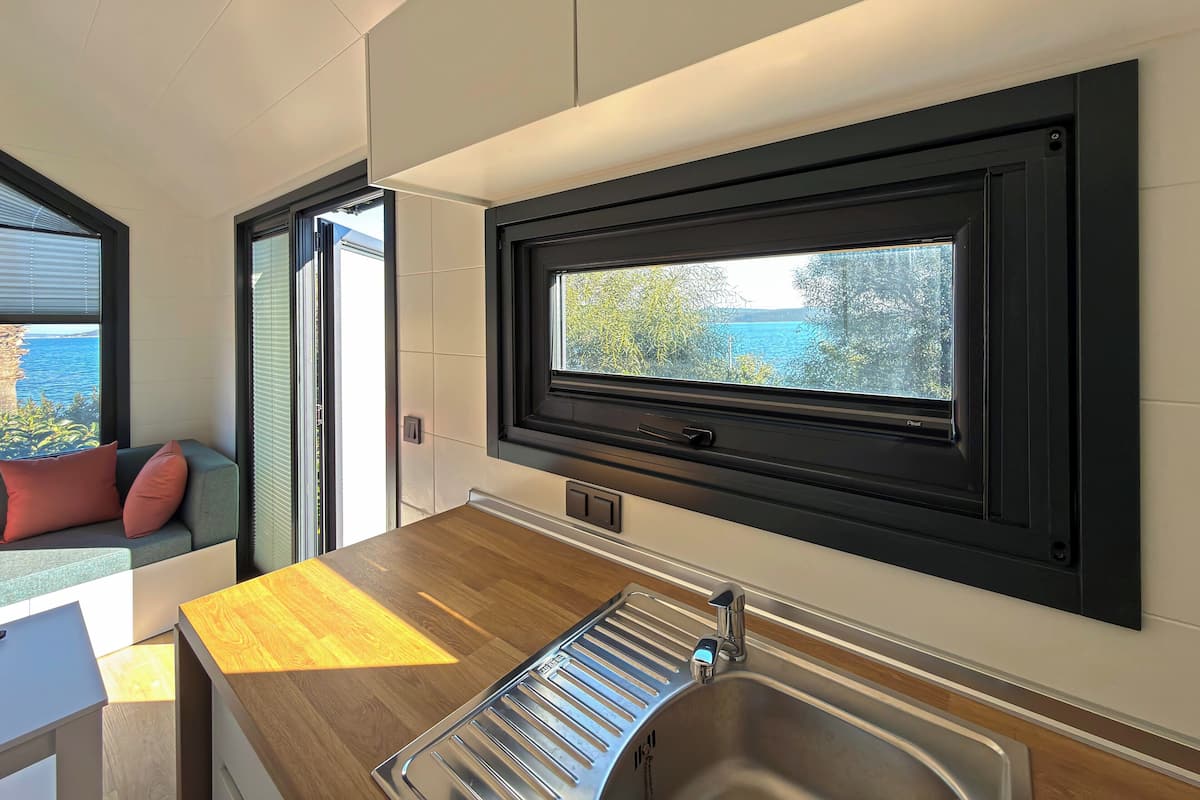 Espacio para trabajar con laptop y wifi gratis