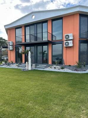 المنشأة من الخارج