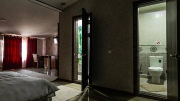 Iron/ironing board, free WiFi