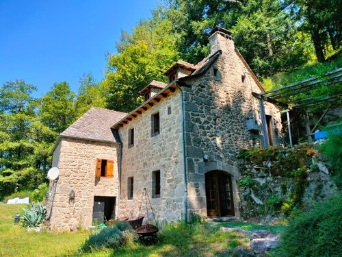 La Boulantie 5-bedroom chalet in quaint Florentin-la-Capelle