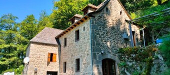 La Boulantie 5-bedroom chalet in quaint Florentin-la-Capelle