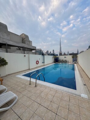Pool - 1BDH with canal view - Modern comfort fully furnished (Dubai)