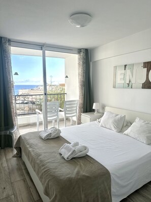 Coffres-forts dans les chambres, fer et planche à repasser