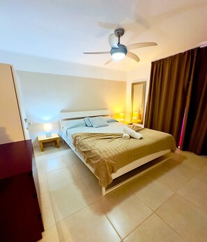 1 habitación, tabla de planchar con plancha, wifi gratis y ropa de cama 
