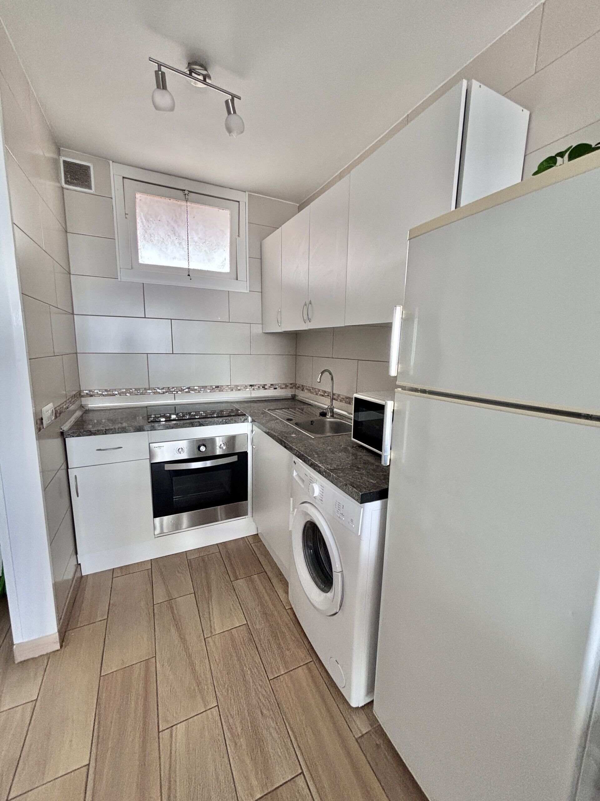 Fridge, microwave, oven, coffee/tea maker