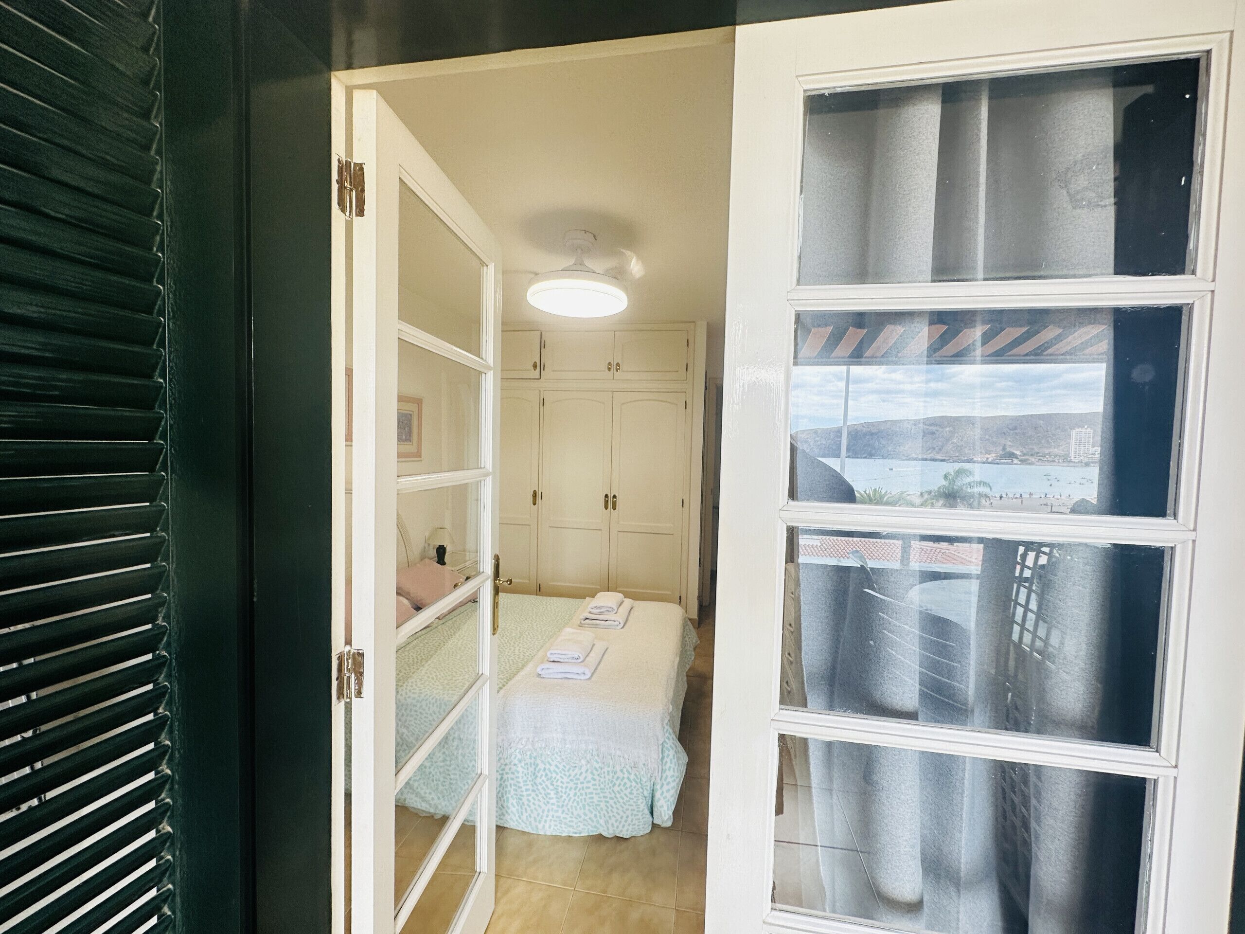 2 slaapkamers, een strijkplank/strijkijzer, gratis wifi, beddengoed