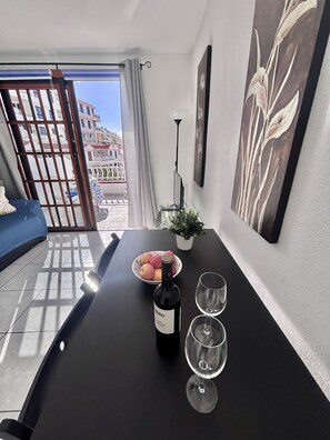 Interior - Cindy's Golden Bay Sea View terrace (Los Cristianos)