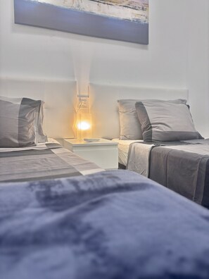 2 chambres, fer et planche à repasser, Wi-Fi gratuit, draps fournis