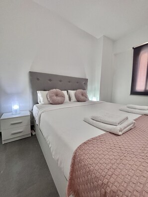 1 dormitori, planxa i posts de planxar, wifi gratuïta i roba de llit 