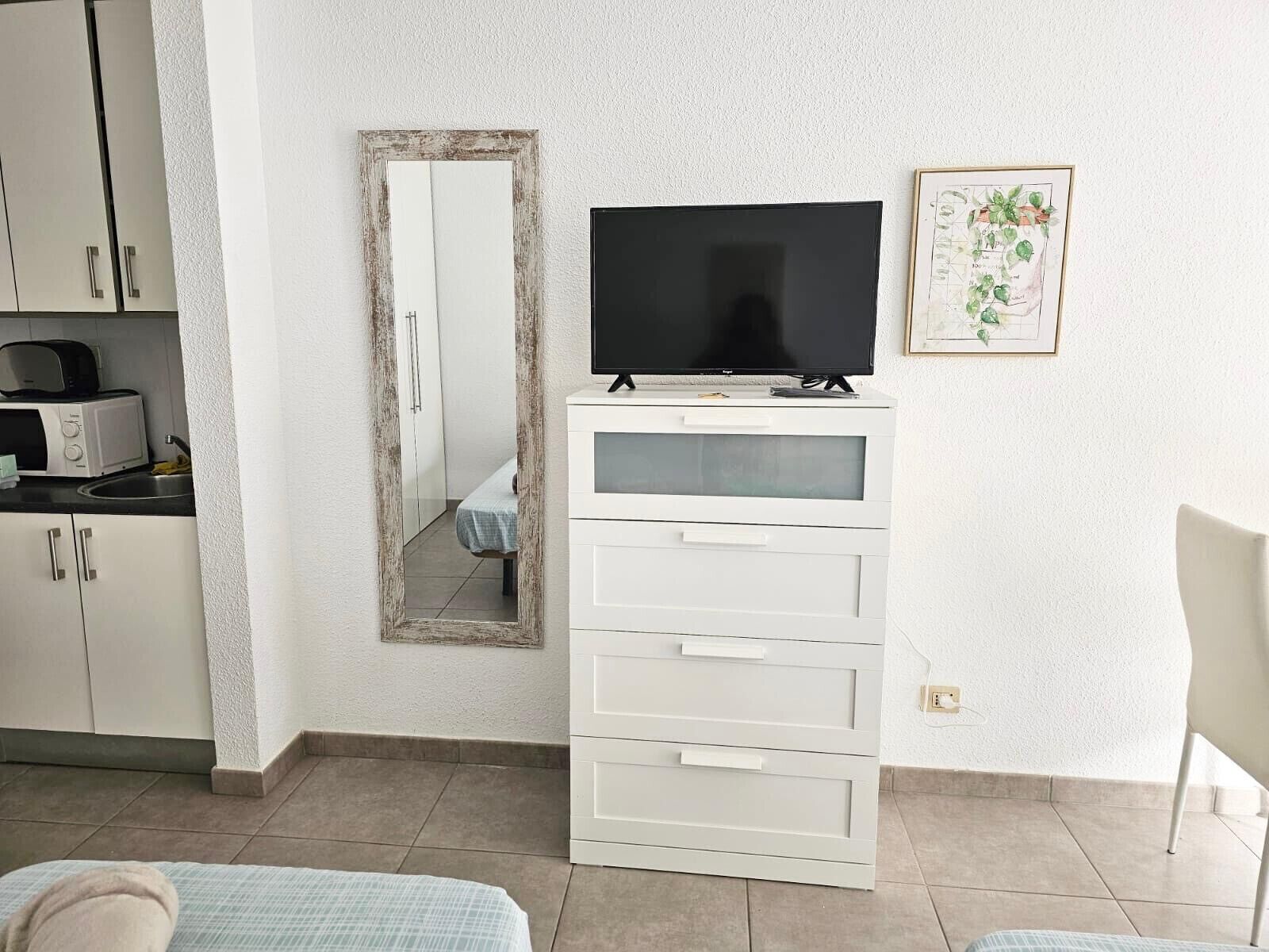 Iron/ironing board, free WiFi, bed sheets