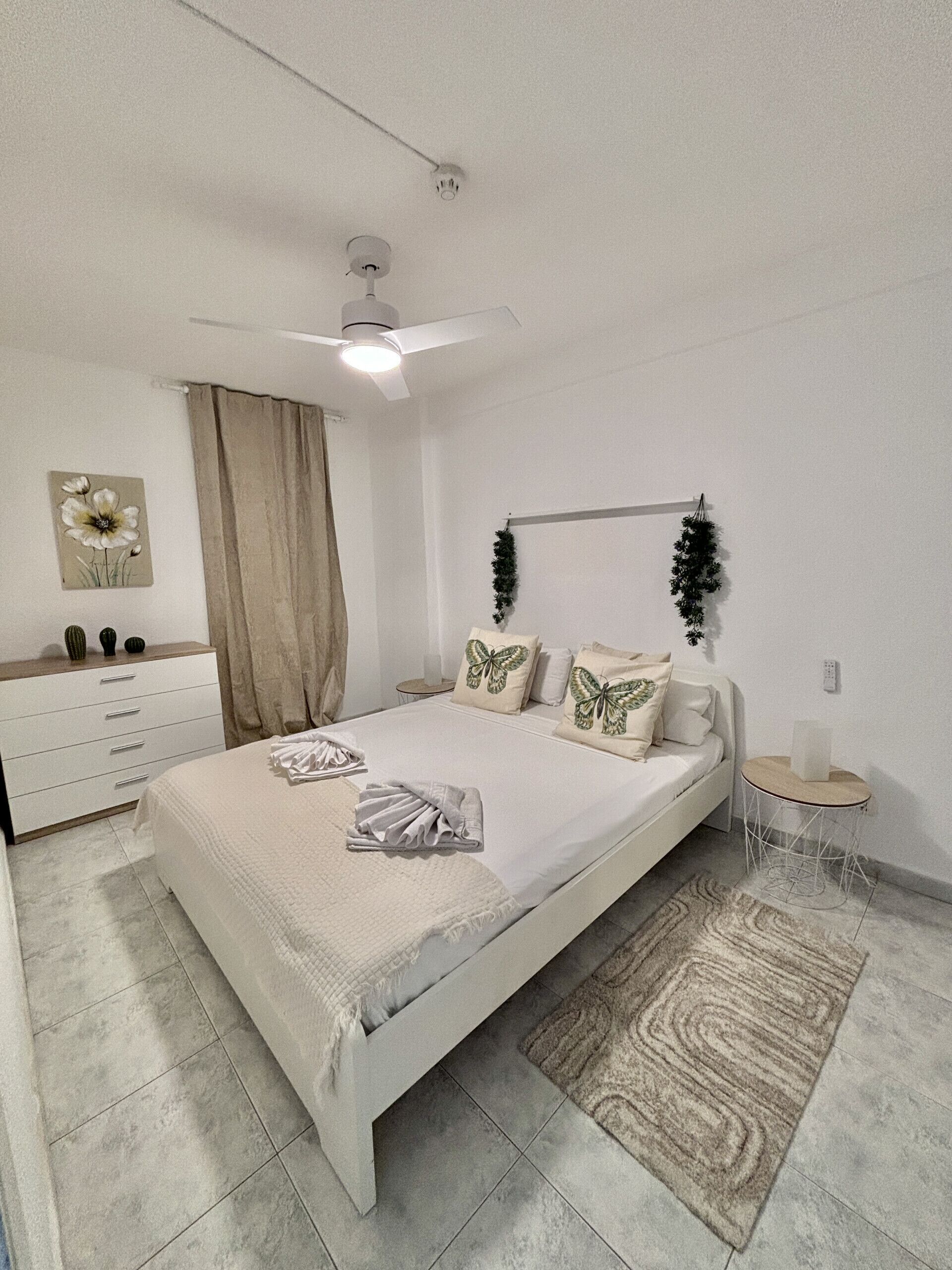 1 soverom, strykejern/-brett, wi-fi (inkludert) og sengetøy