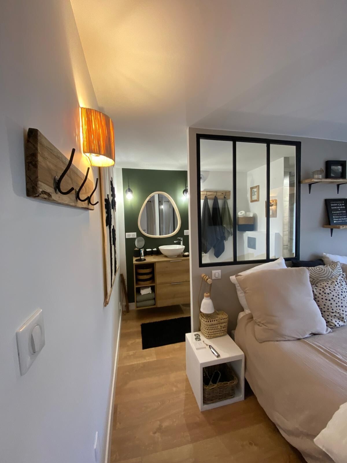 Bügeleisen/Bügelbrett, Reisekinderbett, kostenloses WLAN, Bettwäsche